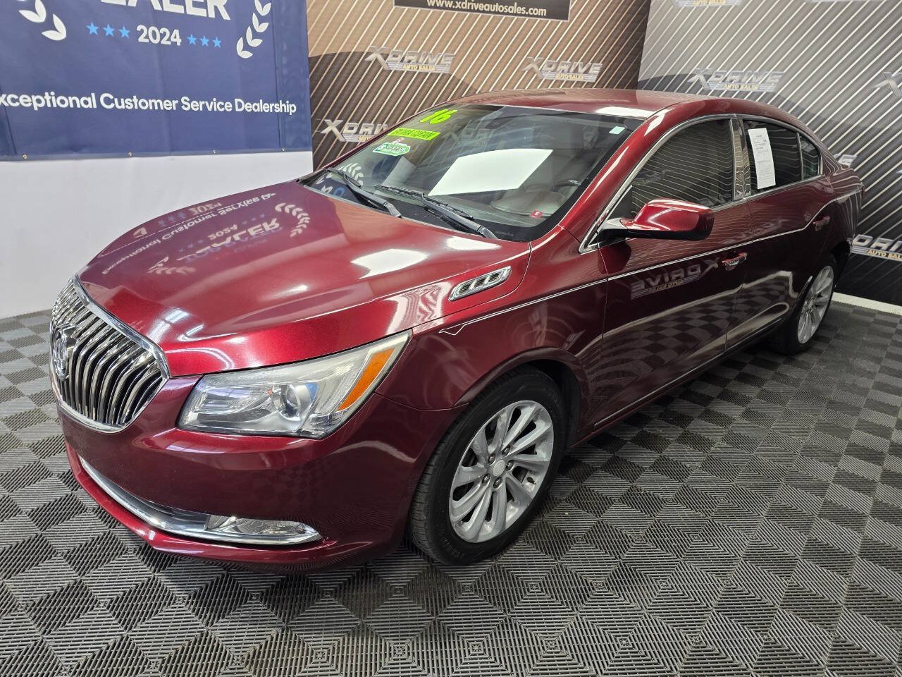 Used 2016 Buick LaCrosse FWD image 1