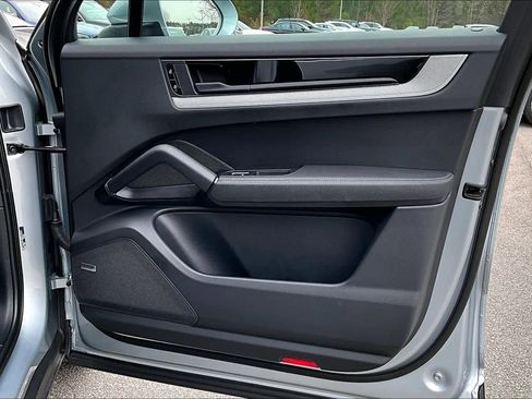 Used 2024 Porsche Cayenne image 50