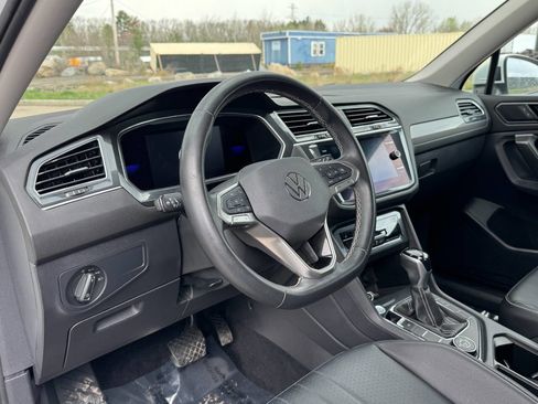 Used 2022 Volkswagen Tiguan SE AWD/4WD image 10
