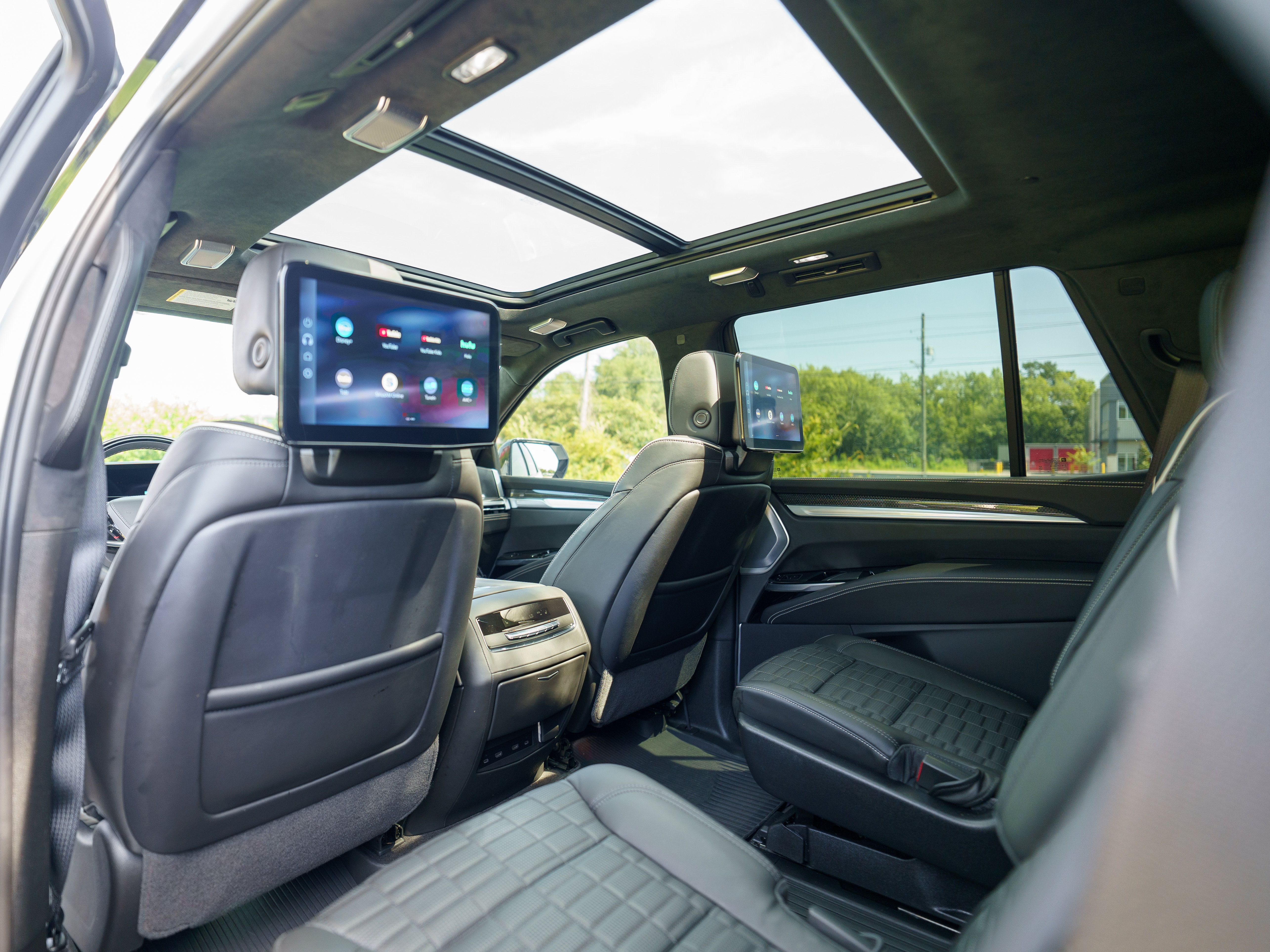 Used 2026 Cadillac Escalade V w/ LPO, ONYX Package AWD/4WD image 12
