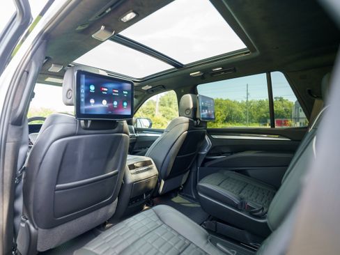Used 2026 Cadillac Escalade V w/ LPO, ONYX Package AWD/4WD image 12