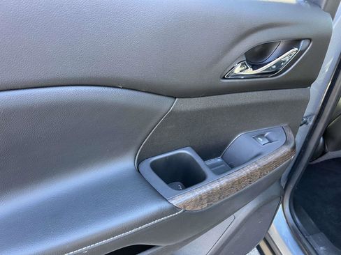 Used 2021 GMC Acadia Denali w/ Denali Ultimate Package image 12