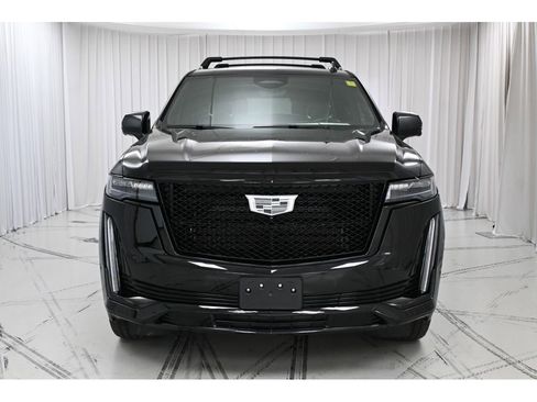 Certified 2024 Cadillac Escalade Sport w/ LPO, ONYX Package AWD/4WD image 3