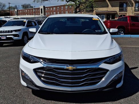 Used 2024 Chevrolet Malibu LT image 2