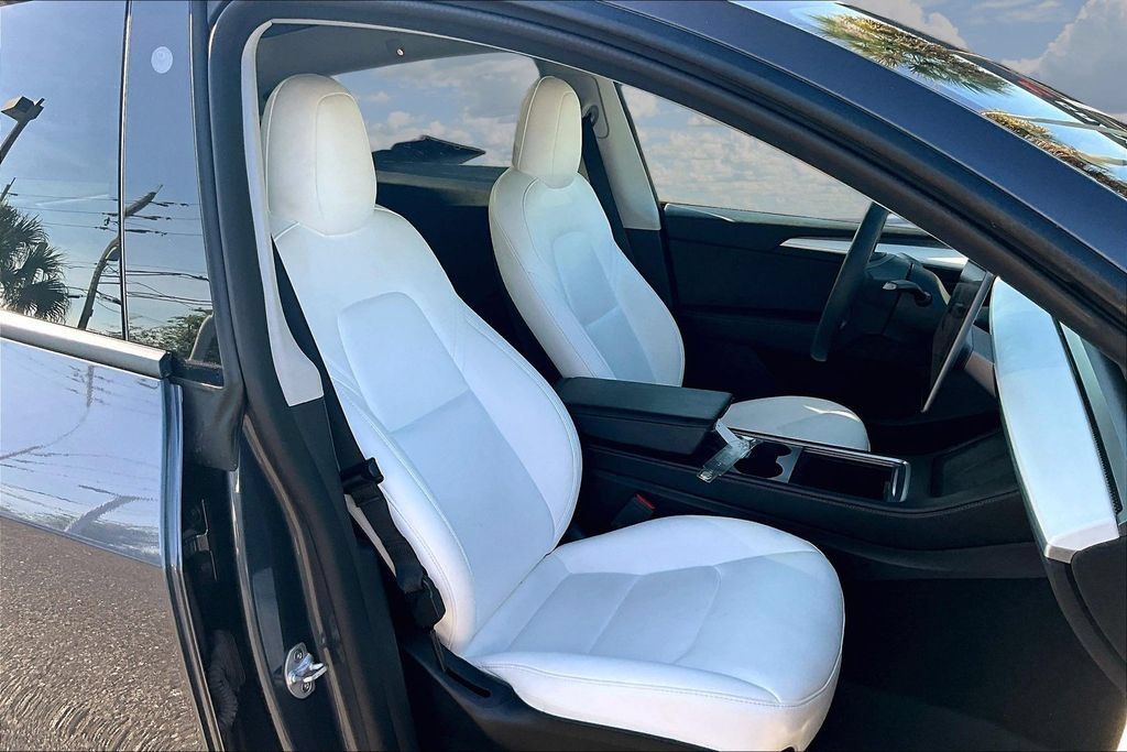 Used 2022 Tesla Model Y Performance AWD/4WD image 27