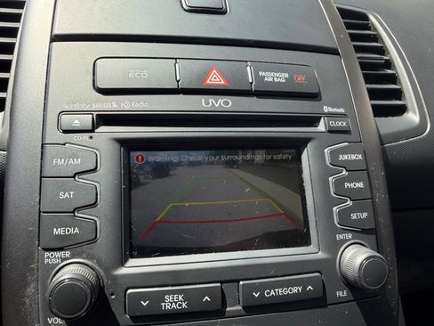 Used 2013 Kia Soul + w/ Audio Pkg FWD image 22