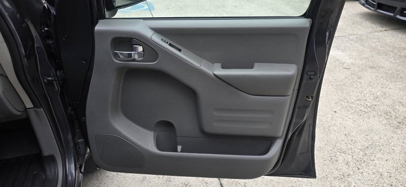 Used 2015 Nissan Frontier SV AWD/4WD image 17