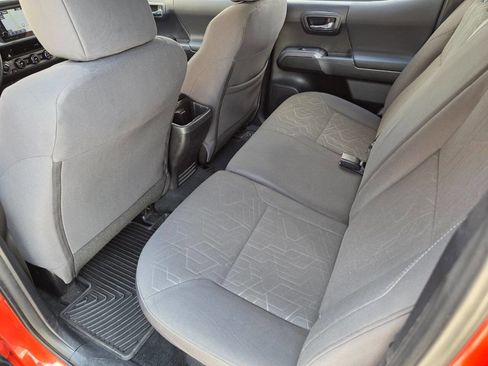 Used 2018 Toyota Tacoma TRD Off-Road image 29