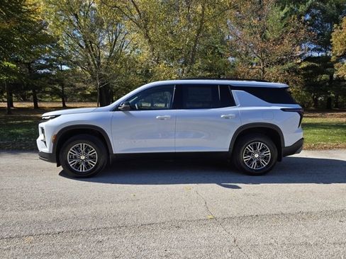 New 2026 Chevrolet Traverse LT w/ Driver Confidence Package image 2