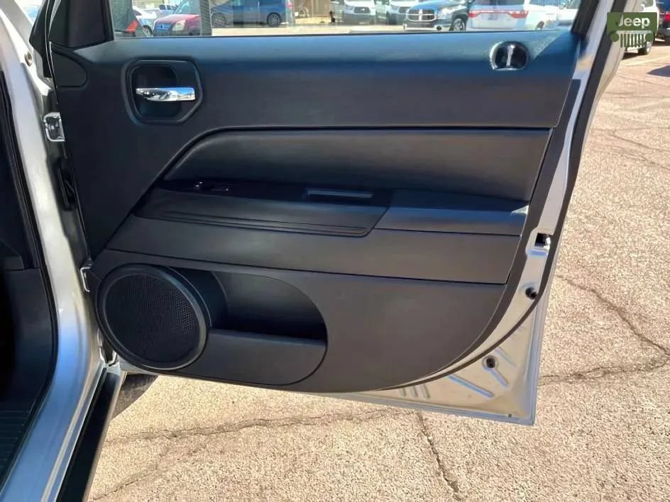 Used 2012 Jeep Patriot Latitude FWD image 17