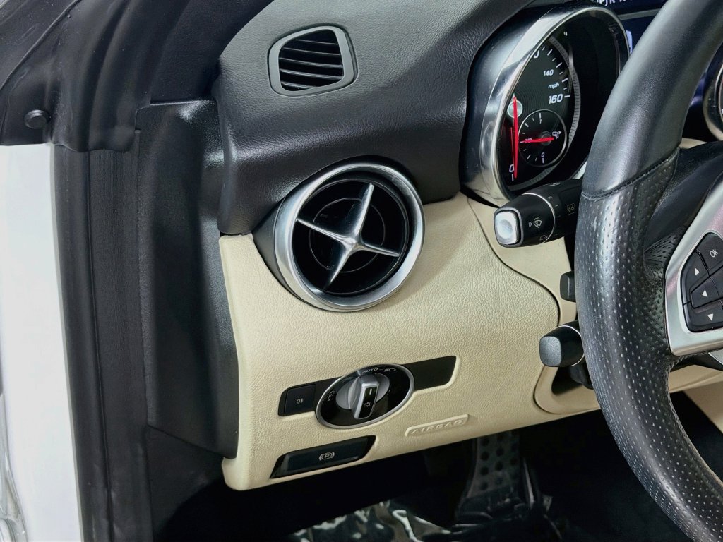 Used 2020 Mercedes-Benz SLC 300 w/ Premium Package image 10