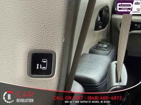 Used 2021 Chrysler Pacifica Touring-L image 60