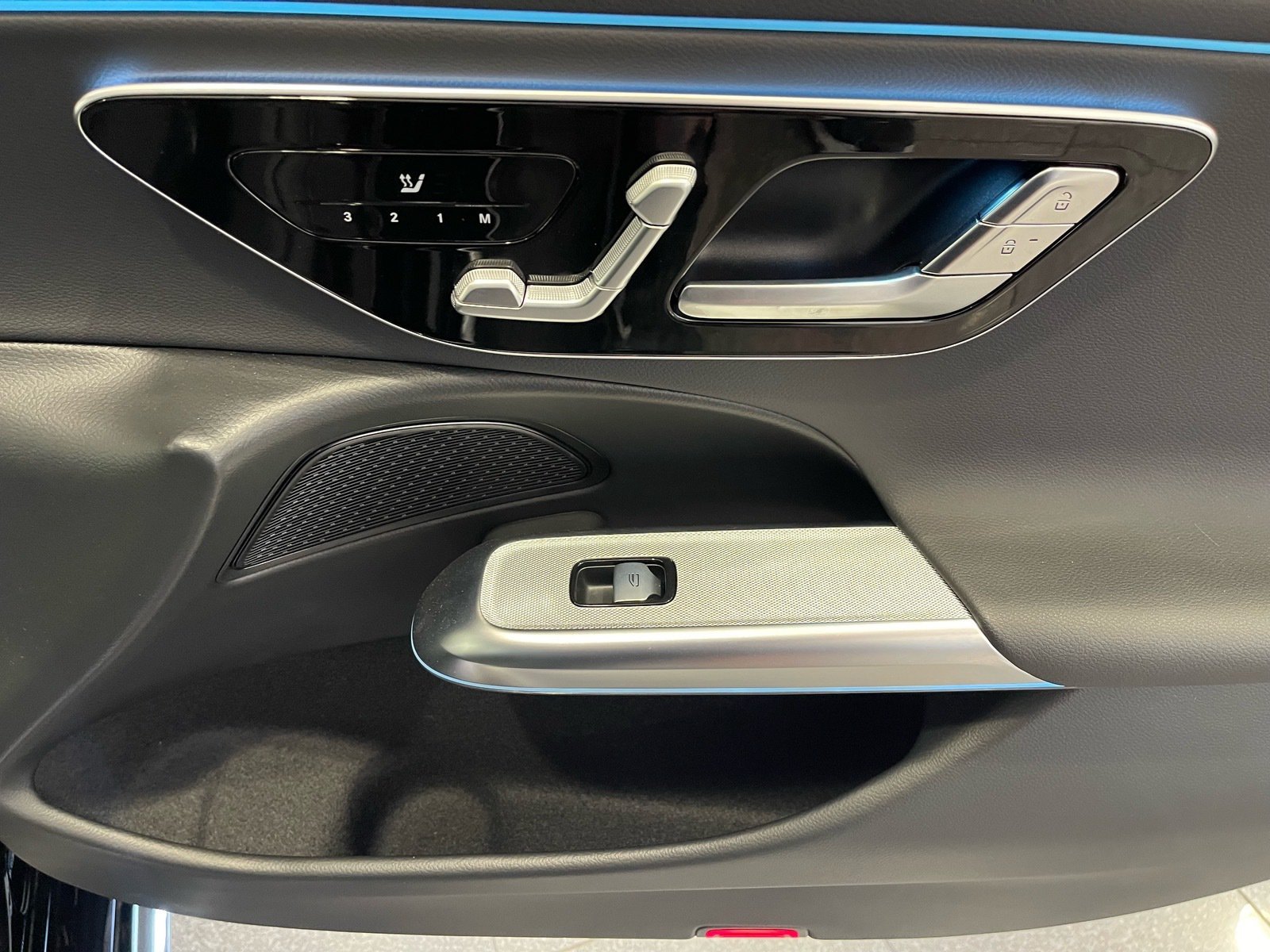Used 2025 Mercedes-Benz E 350 Sedan image 38