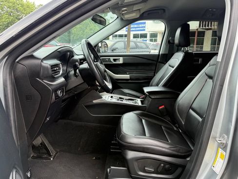 Used 2023 Ford Explorer XLT w/ Equipment Group 202A AWD/4WD image 22