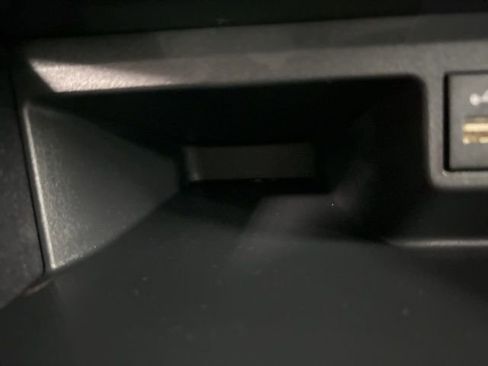 Used 2023 Toyota Highlander LE image 35