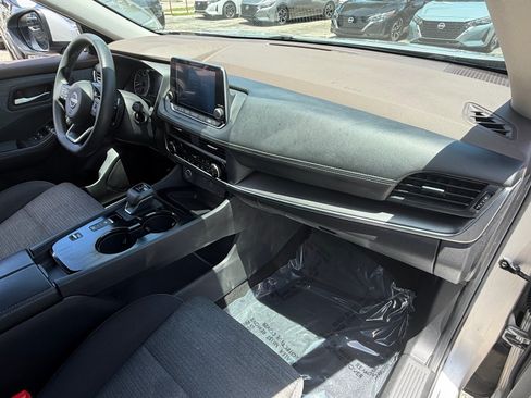 Certified 2023 Nissan Rogue SV FWD image 18