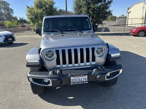Used 2018 Jeep Wrangler Unlimited Sahara AWD/4WD image 18