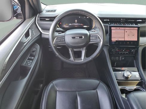 Used 2024 Jeep Grand Cherokee Limited w/ Black Appearance Package image 12