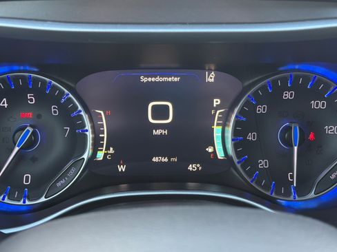 Used 2024 Chrysler Pacifica Touring-L image 26