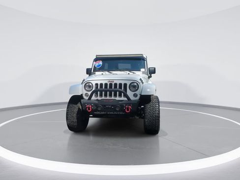 Used 2018 Jeep Wrangler Unlimited Sahara w/ Connectivity Group AWD/4WD image 3