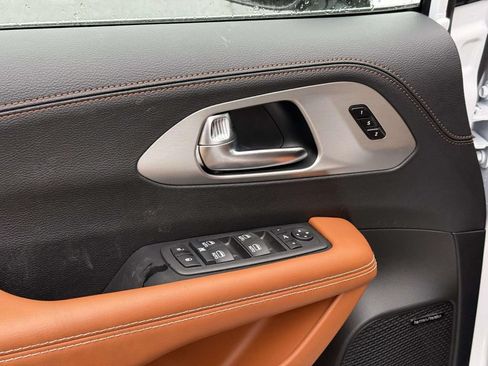 New 2026 Chrysler Pacifica Pinnacle AWD/4WD image 33