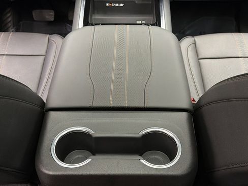 Used 2025 Chevrolet Suburban High Country AWD/4WD image 35