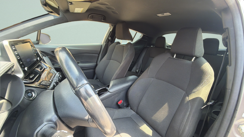 Used 2019 Toyota C-HR XLE FWD image 23