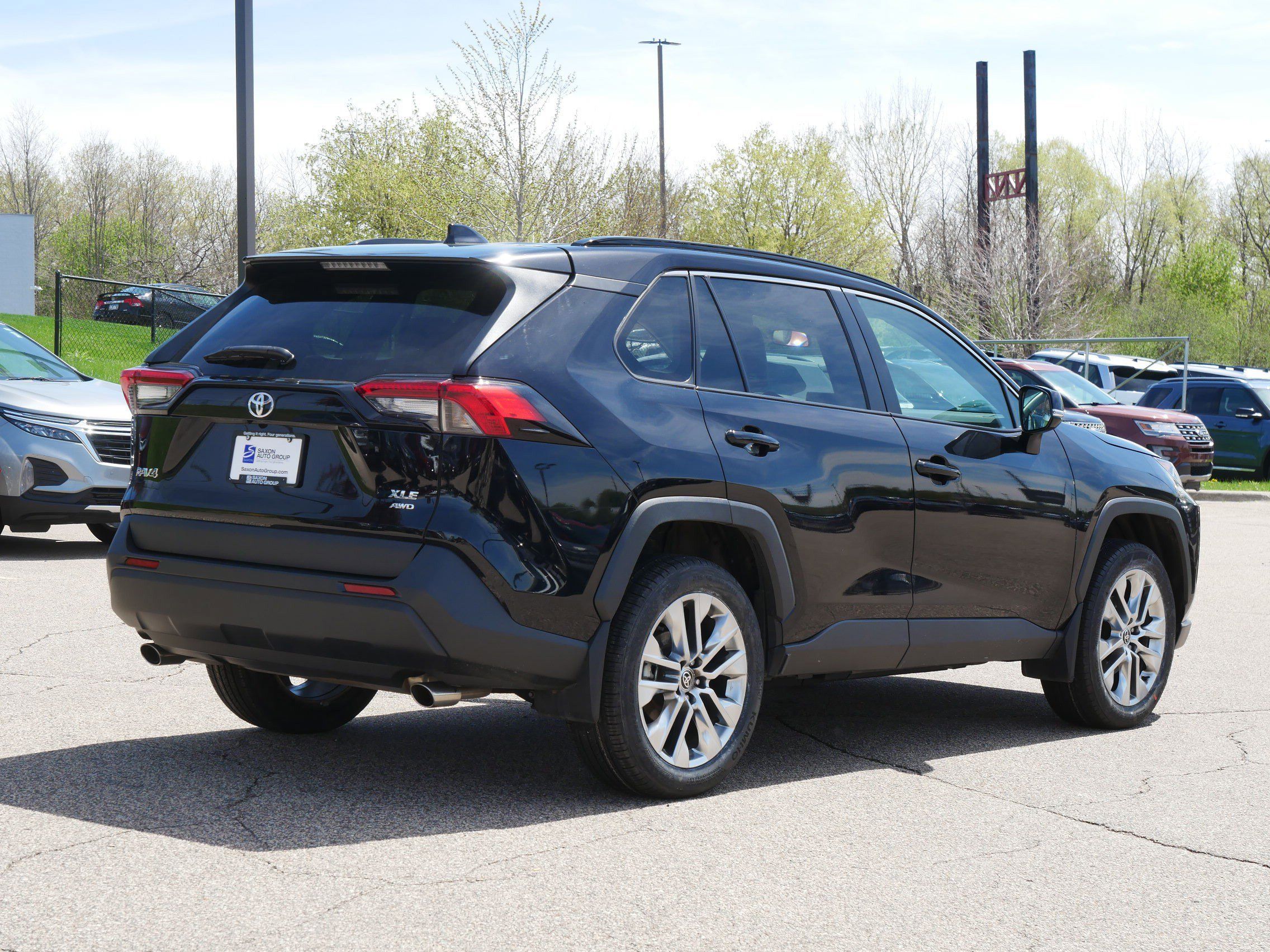 Used 2021 Toyota RAV4 XLE Premium AWD/4WD image 6