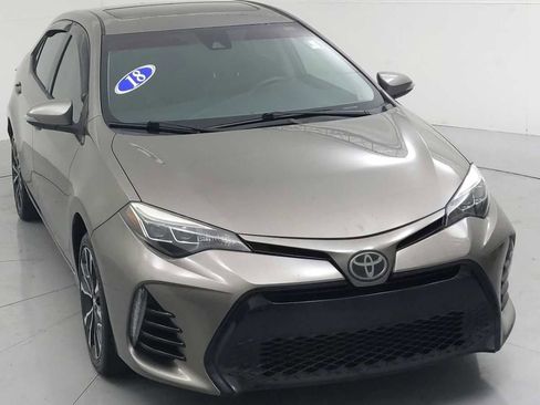 Used 2018 Toyota Corolla XSE image 2