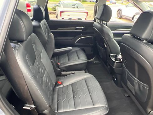 Certified 2022 Kia Telluride SX w/ SX Prestige Package AWD/4WD image 16