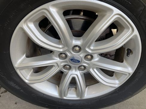 Used 2021 Ford Explorer 4WD w/ Class III Trailer Tow Package image 9