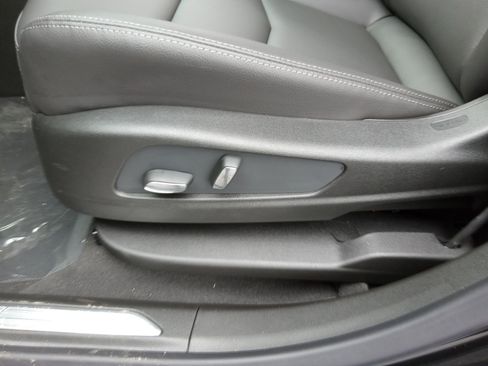 New 2026 Cadillac XT5 Luxury image 18