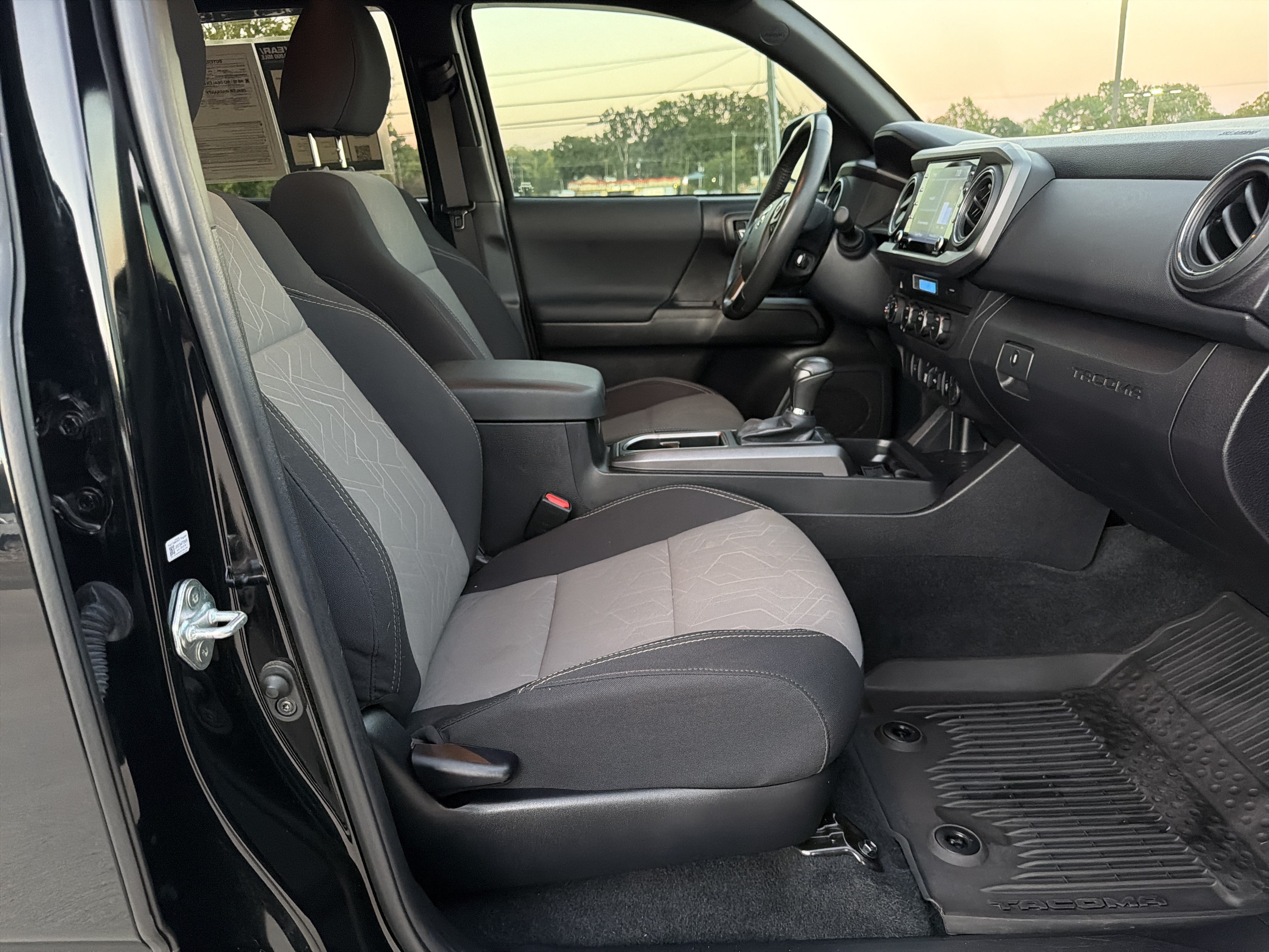 Used 2023 Toyota Tacoma TRD Sport AWD/4WD image 31