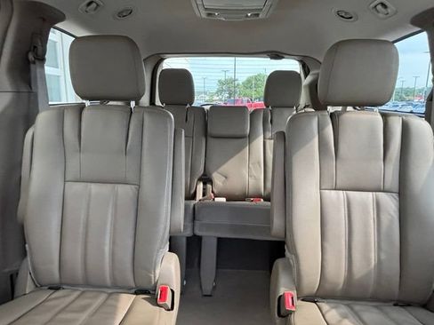 Used 2013 Chrysler Town & Country Touring FWD image 5