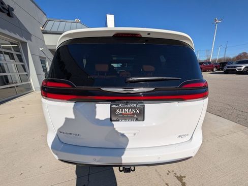 New 2026 Chrysler Pacifica Pinnacle w/ Trailer Tow Group FWD image 12