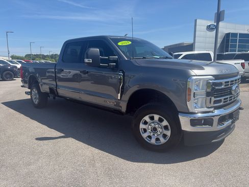 Used 2024 Ford F350 XLT AWD/4WD image 3