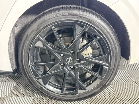 Used 2025 Nissan Sentra SR w/ Midnight Edition FWD image 35