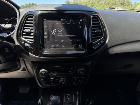 Used 2021 Jeep Compass Limited AWD/4WD image 4