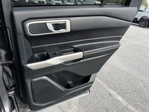 Used 2024 Ford Explorer XLT image 37