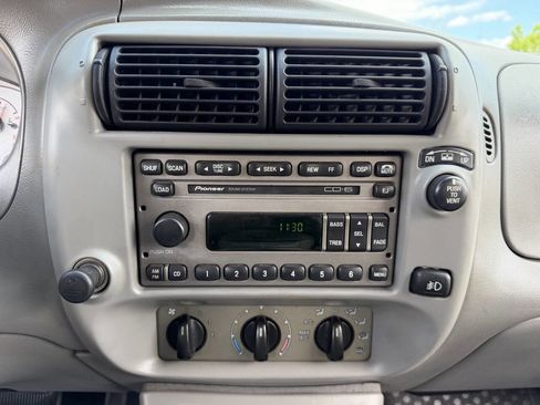 Used 2003 Ford Explorer Sport Trac XLT image 20