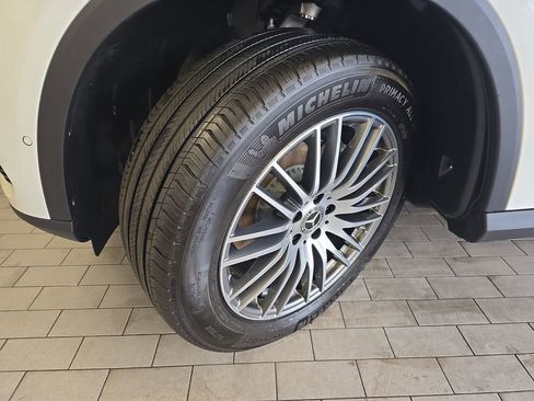 Used 2025 Mercedes-Benz GLC 300 image 33