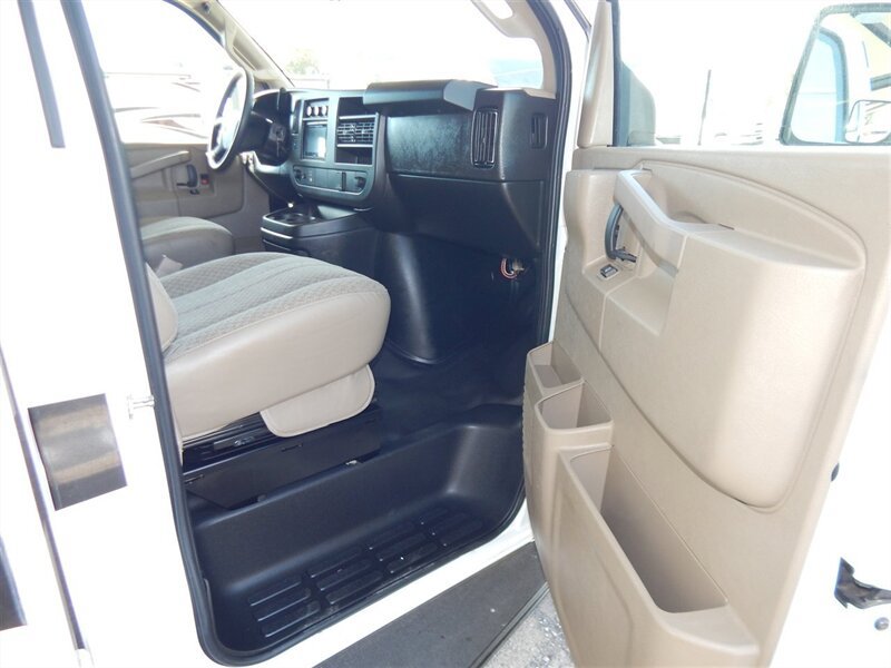 Used 2019 Chevrolet Express 4500 w/ RV Package RWD image 24