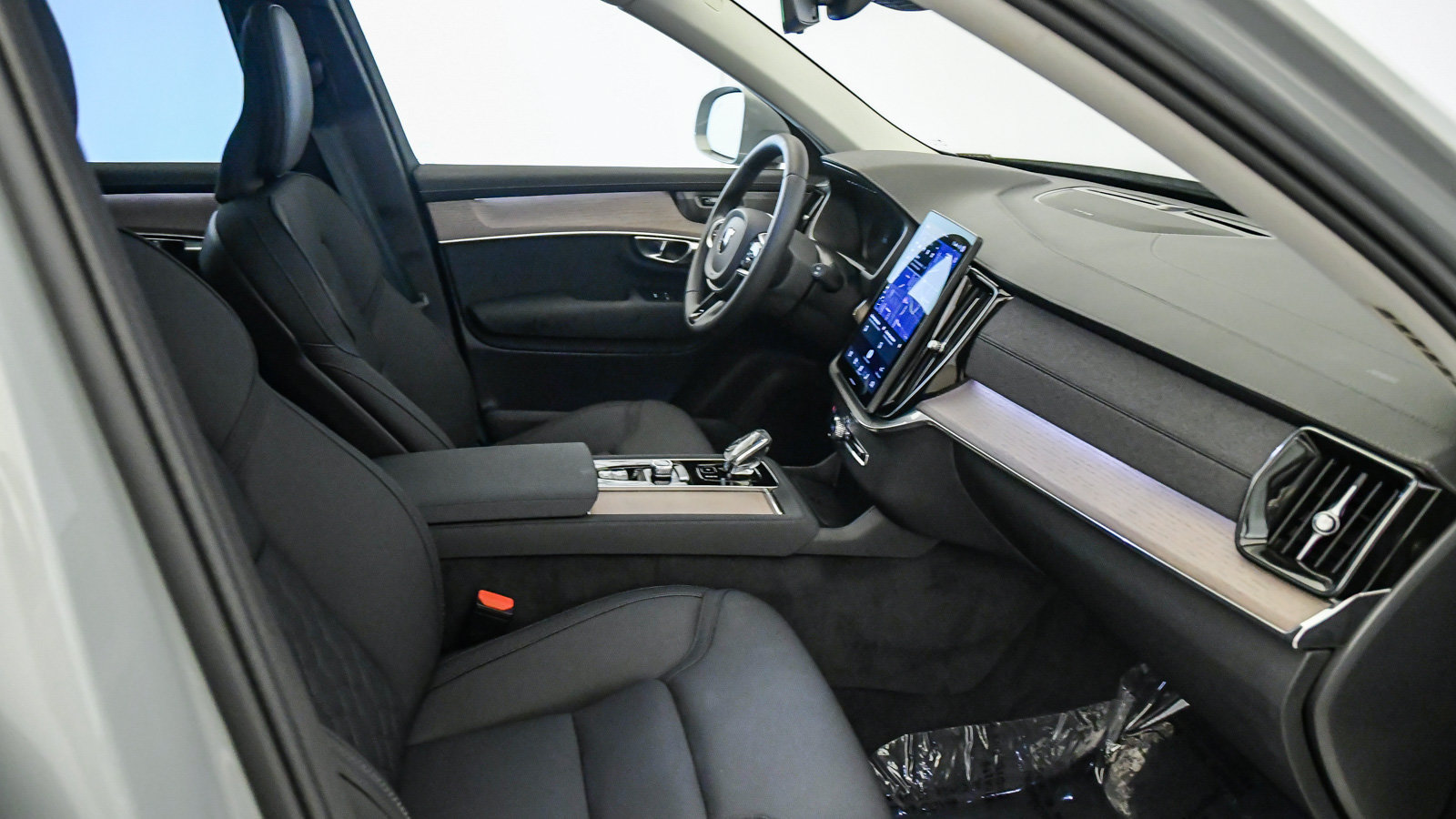 Certified 2026 Volvo XC90 B6 Plus AWD/4WD image 17