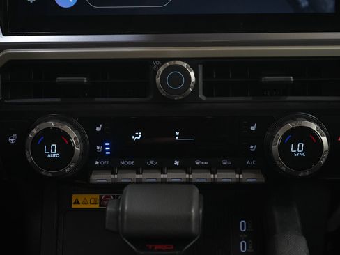 Used 2024 Toyota Tacoma TRD Off-Road w/ TRD Off Road Premium Package AWD/4WD image 21