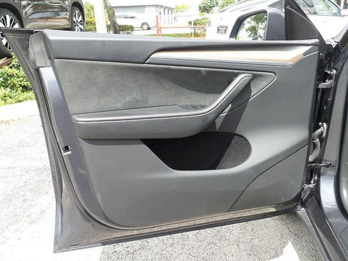 Used 2023 Tesla Model Y Long Range AWD/4WD image 22