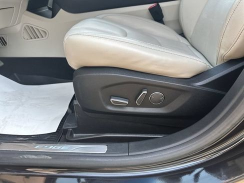 Used 2019 Ford Edge Titanium w/ Cold Weather Package AWD/4WD image 16