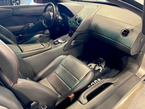 Used 2004 Lamborghini Murcielago Coupe AWD/4WD image 13