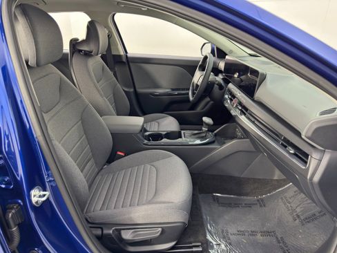 Used 2025 Kia K4 EX image 14
