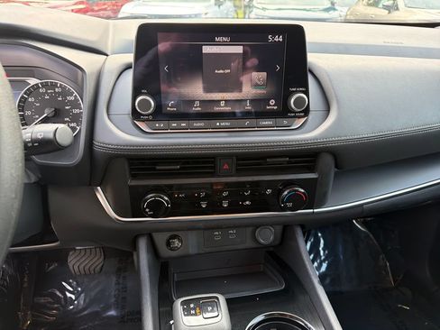 Used 2024 Nissan Rogue S AWD/4WD image 23