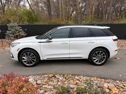 New 2026 Lincoln Corsair Grand Touring image 2